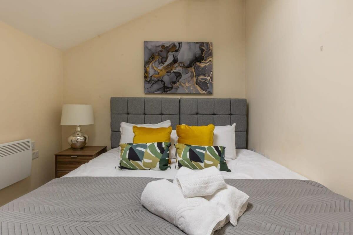 Lovely 1 Bed Attic In Brixton * Londra
