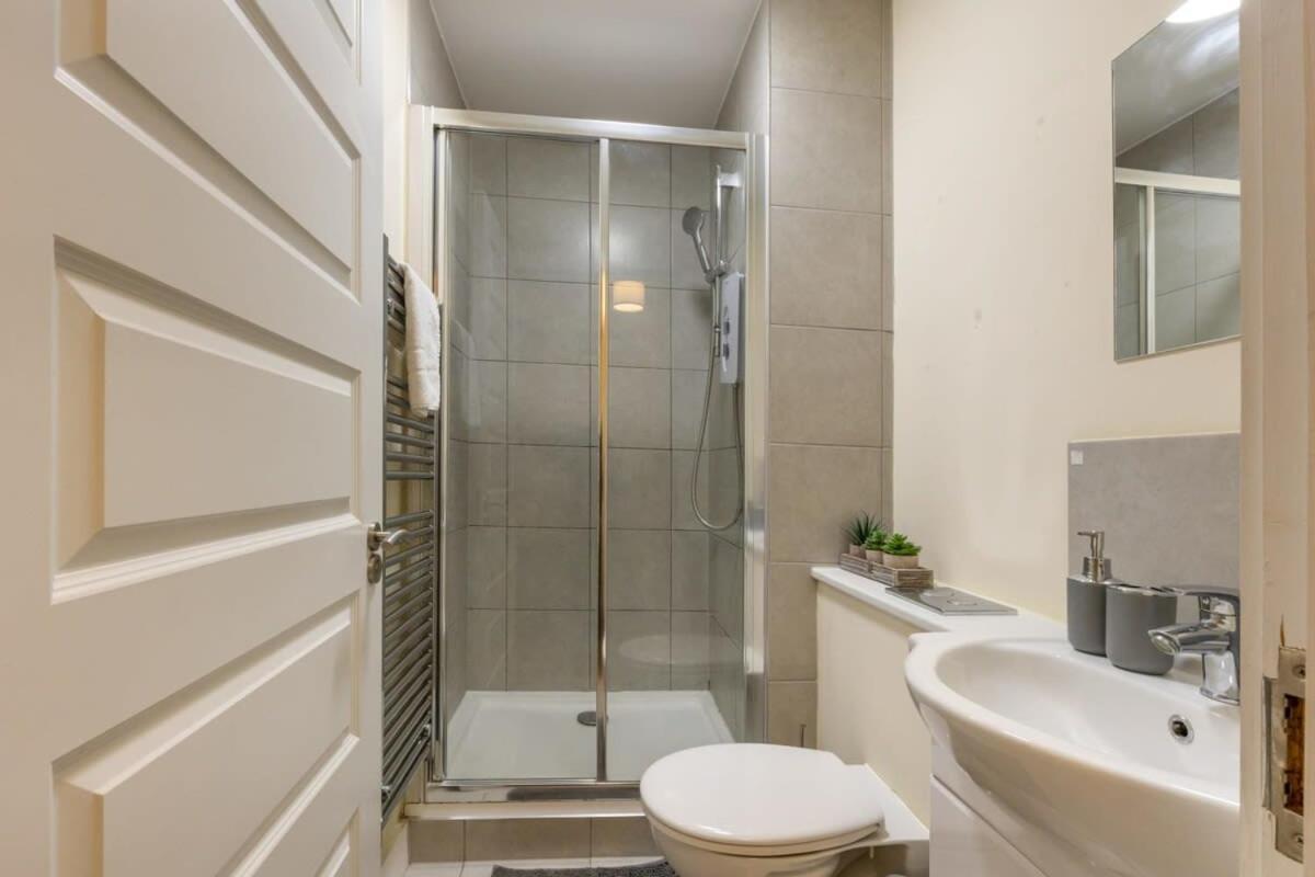 Lovely 1 Bed Attic In Brixton * Londra